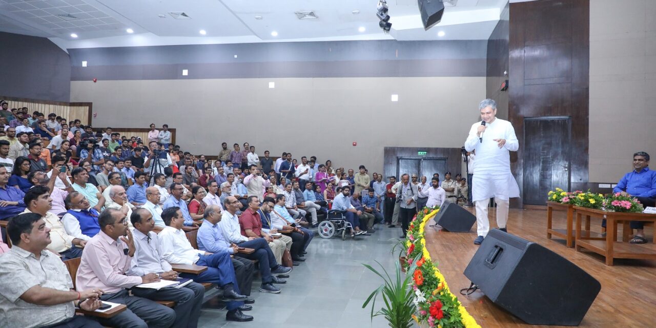 “India today can achieve whatever we want to because that confidence and ecosystem has got developed in the country” – Union Minister Shri Ashwini Vaishnaw at IITGN