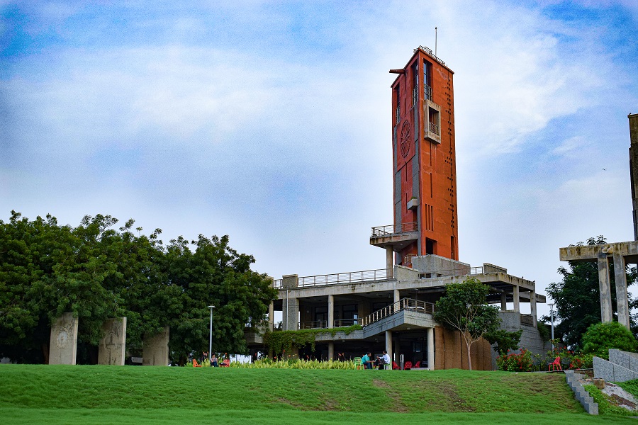 Record Alumni Support: IITGN Receives Rs 72 Lakhs in Donations for FY 2023-2024