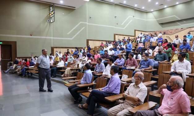 IITGN establishes ‘Long Service Award’ – Felicitates 57 employees who have continuously served the Institute for ten years or more