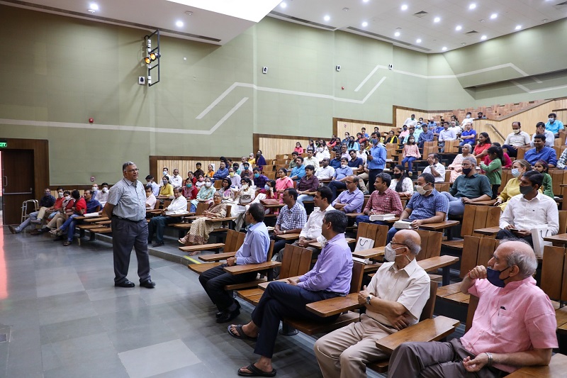 IITGN establishes ‘Long Service Award’ – Felicitates 57 employees who have continuously served the Institute for ten years or more
